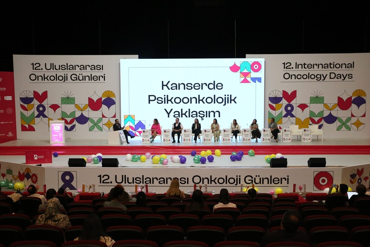 Muş'ta Genç Birikim Derneğince "12. Uluslararası Onkoloji Günleri" etkinliği düzenlendi. Muş...