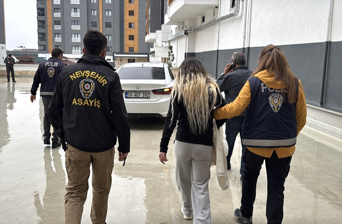 Nevşehir'de polisin düzenlediği fuhuş operasyonunda 3 şüpheli gözaltına alındı.