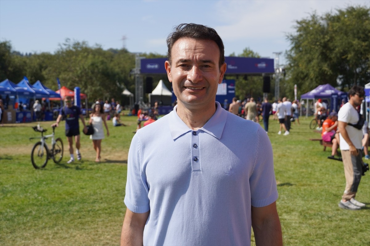 Oral-B Asya ve Avrupa Triatlon Şampiyonası, İstanbul'da yapıldı. Bir spor branşında iki farklı...