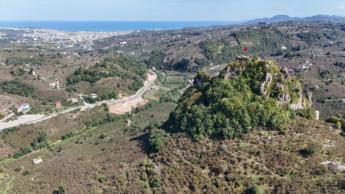 Ordu'da çevre düzenlemesi ve restorasyon çalışmalarının ardından turizme açılan 2 bin 500 yıllık...