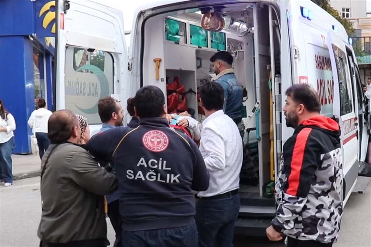 Ordu'nun Ünye ilçesinde hafif ticari aracın çarptığı bisikletteki çocuk yaralandı.