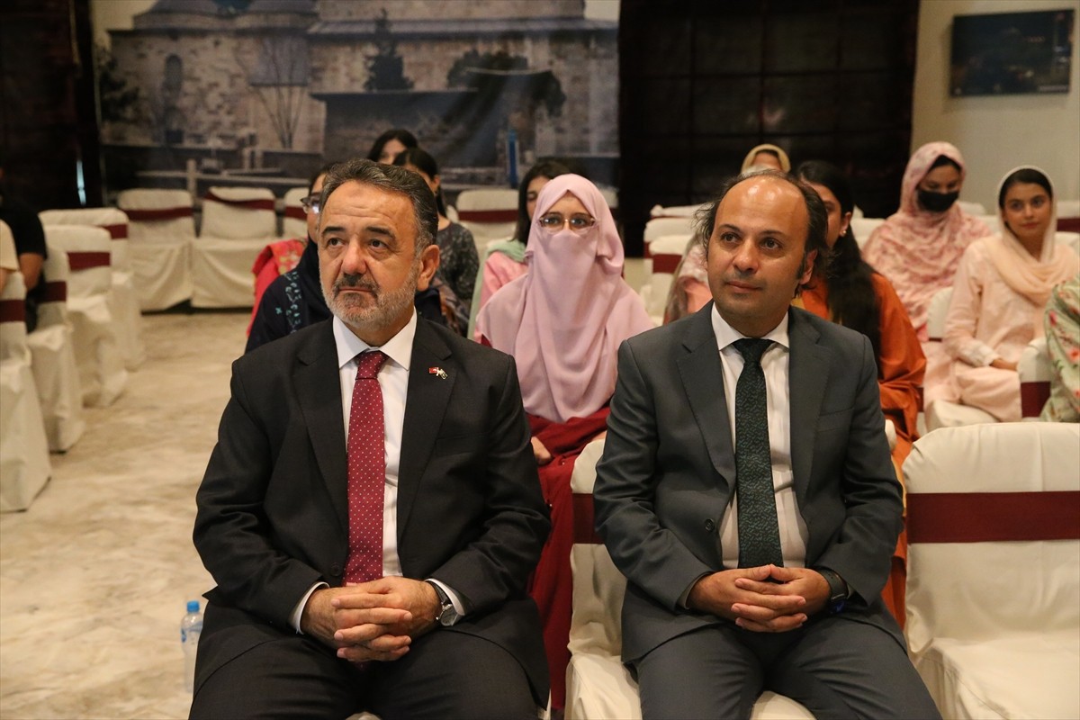 Pakistan'da Türkiye Burslarını kazanan 166 öğrenci için oryantasyon programı düzenlendi....