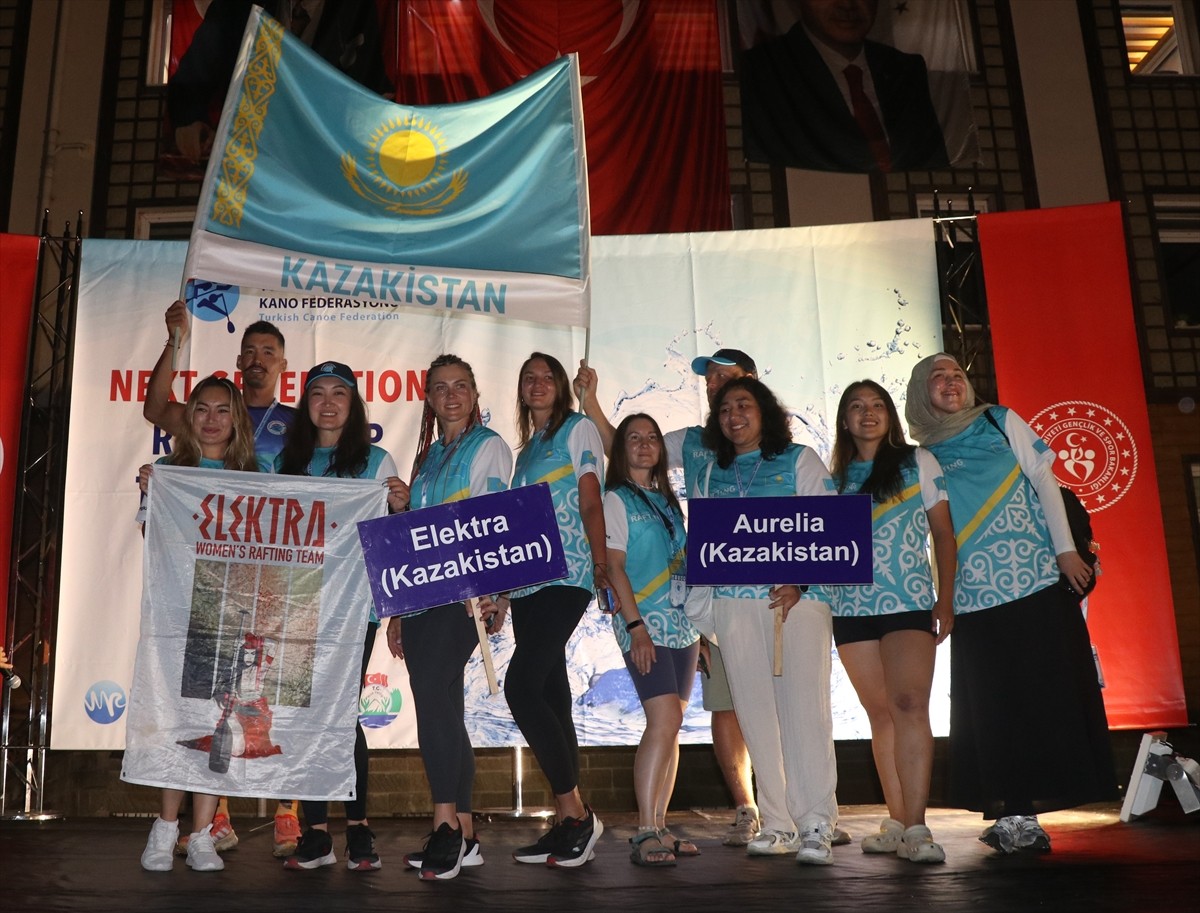 Rize'de düzenlenen Rafting Avrupa Kupası'nın açılışı yapıldı. Türkiye Kano Federasyonunun ev...