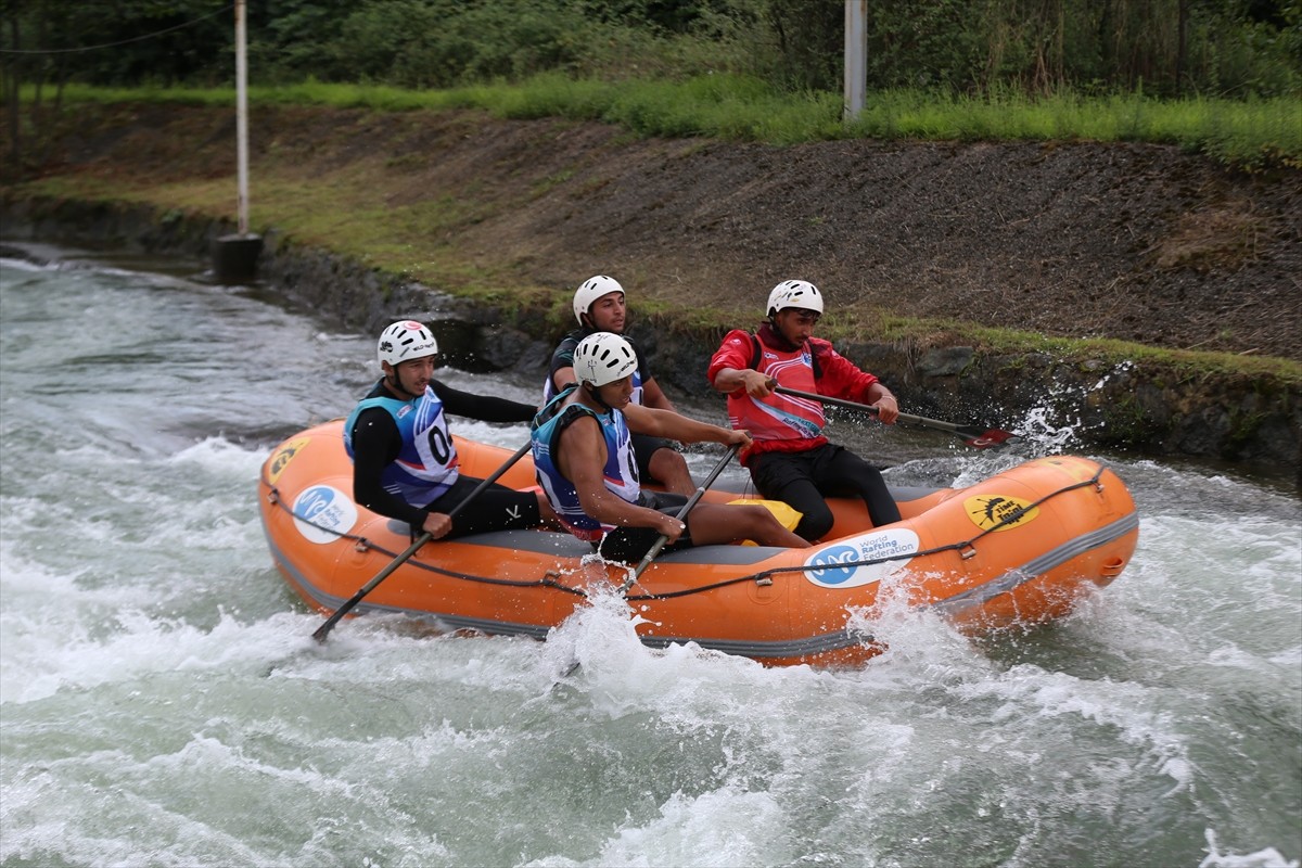 Rize'nin Ardeşen ilçesindeki Vali Recep Yazıcıoğlu Kano ve Rafting Parkuru'nda düzenlenen Rafting...