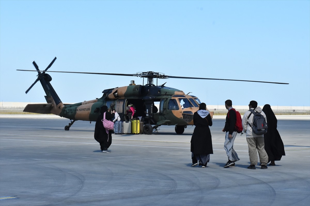Rize Valiliği, kentte etkili olan yoğun yağışlar sonrası Ayder Turizm Merkezi'nde mahsur kalan...