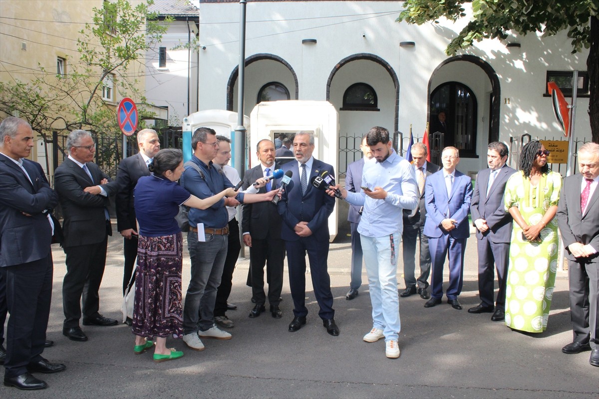 Romanya'nın başkenti Bükreş'te bir araya gelen İslam İşbirliği Teşkilatı (İİT) üye ülkelerinin...