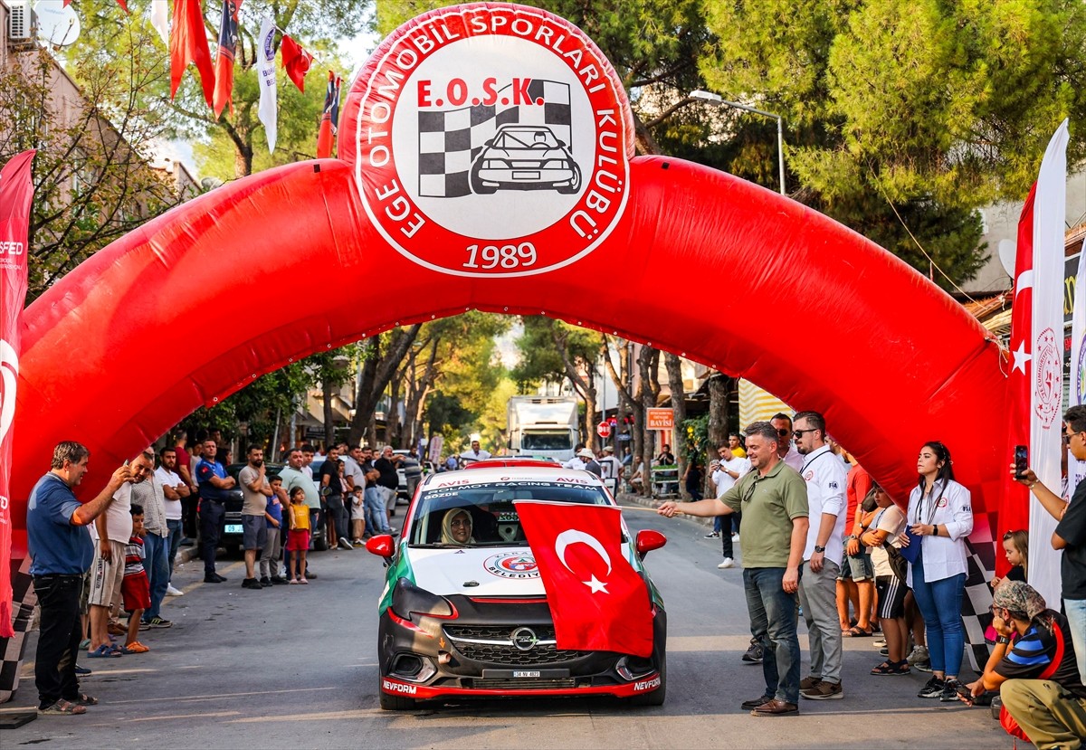 Sakarya'da Karasu Belediyesinde mimar olarak çalışan Betül Gözde İlter, Türkiye'deki ralli...