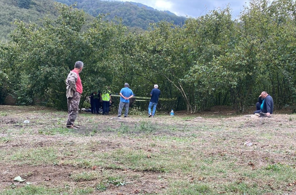 Sakarya'nın Karasu ilçesinde traktörün devrilmesi sonucu sürücü hayatını kaybetti.