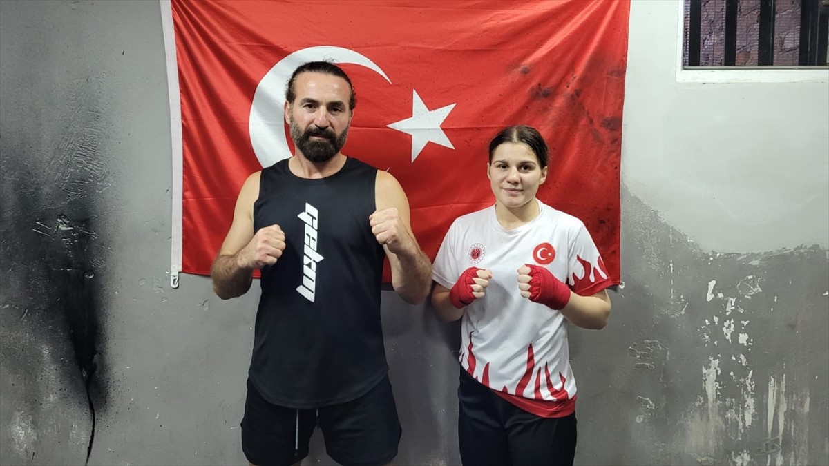 Samsun'da yaşayan 18 yaşındaki milli sporcu Aleyna Korkmaz, önünden geçerken fark ettiği spor...