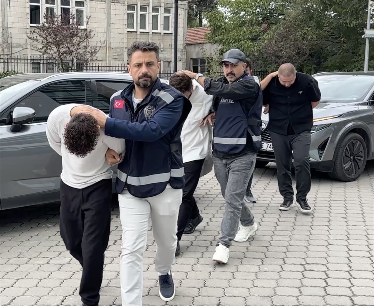 Samsun'un Atakum ilçesinde bir ikameti kurşunlayan 5 zanlıdan 3'ü tutuklandı.