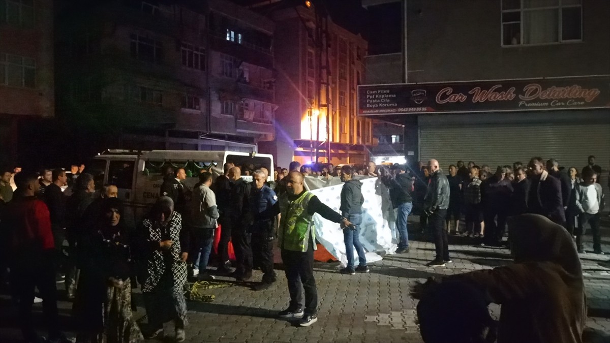 Samsun'un Çarşamba ilçesinde belediyeye ait çöp kamyonunun altında kalan 65 yaşındaki kadın...