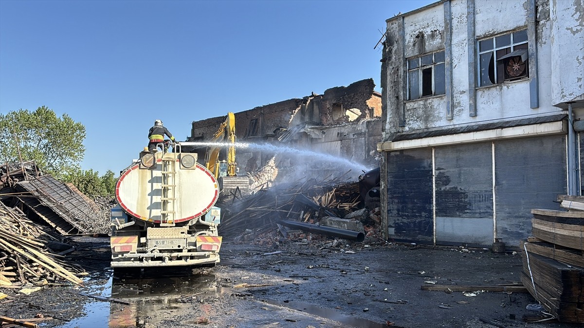 Samsun'un Tekkeköy ilçesinde kereste fabrikasında çıkan yangın söndürüldü. Kirazlık mevkisindeki...