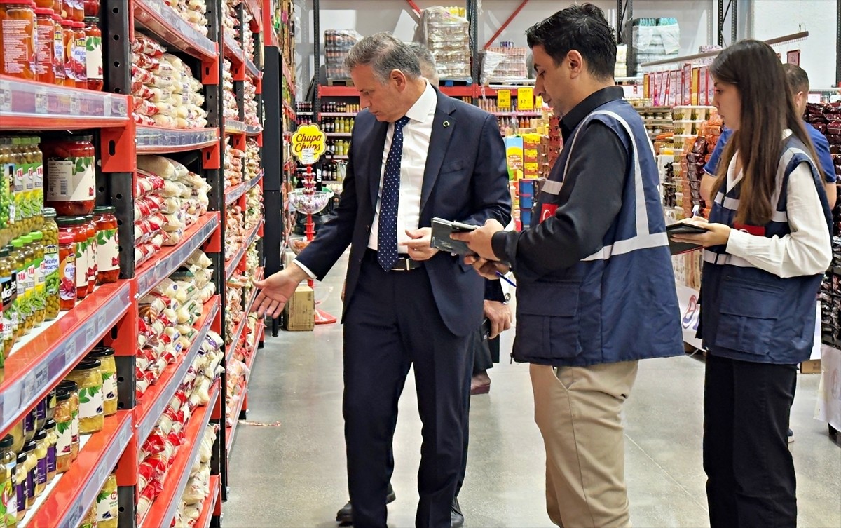 Samsun Ticaret İl Müdürlüğü ekipleri, yeni eğitim öğretim yılının başlamasıyla marketlerde temel...
