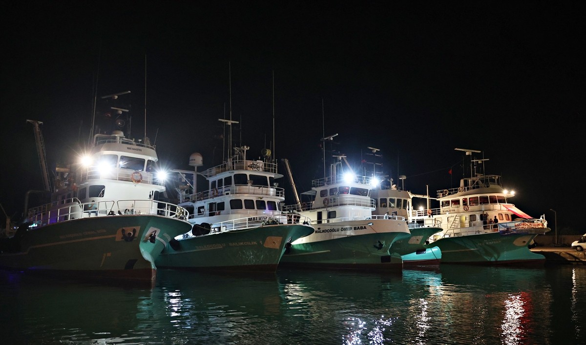 Samsunlu balıkçılar, yaklaşık 5 ay süren aranın ardından av yasağının sona ermesiyle "vira...