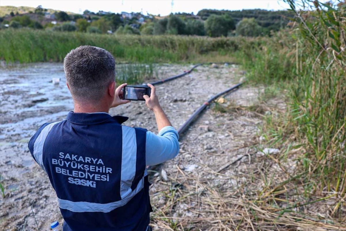 Sapanca Gölü'nden izinsiz sulama ve kaçak su kullanımına karşı denetim gerçekleştiriliyor.