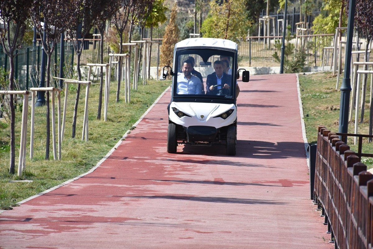 Şırnak'ta hizmete açılan Millet Bahçesi, sosyal donatı alanlarıyla vatandaşların uğrak noktası...