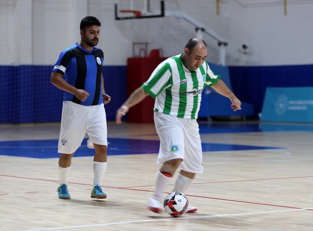 Sivas'ta Görme Engelliler Futsal Turnuvası başladı. Mecnun Otyakmaz Spor Salonu ve Rıza Çalımbay...