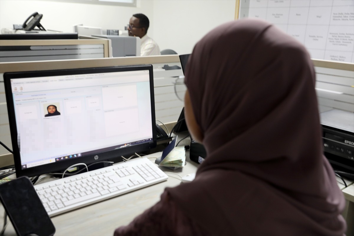 Somali Göç İdaresi Müdürü Mustafa Şeyh Ali Dhuhulow, ülkede aşırılık yanlılarıyla mücadele etmek...