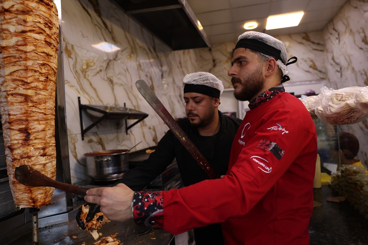 Suriye'deki 61 yıllık Baas rejiminin devrilmesinin ardından 12 yıl sonra ülkesine dönen Yusuf Şeyh...