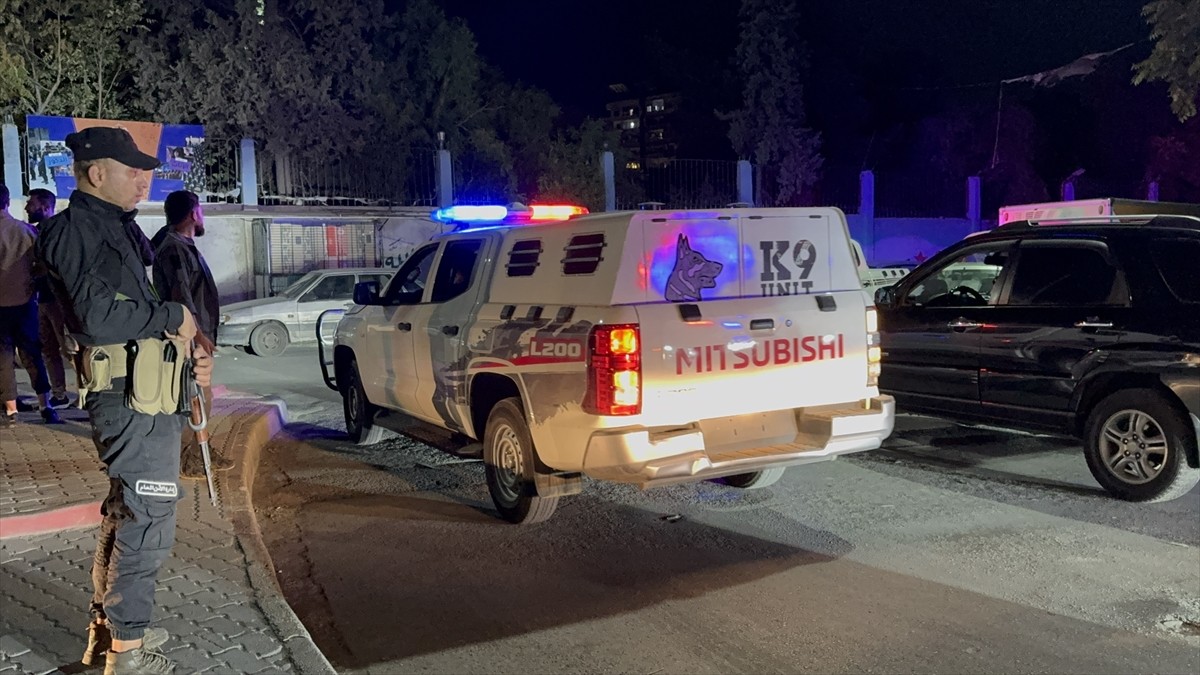 Suriye'nin başkenti Şam'da bir araca yerleştirilen patlayıcının infilak etmesi sonucu 1 kişi...