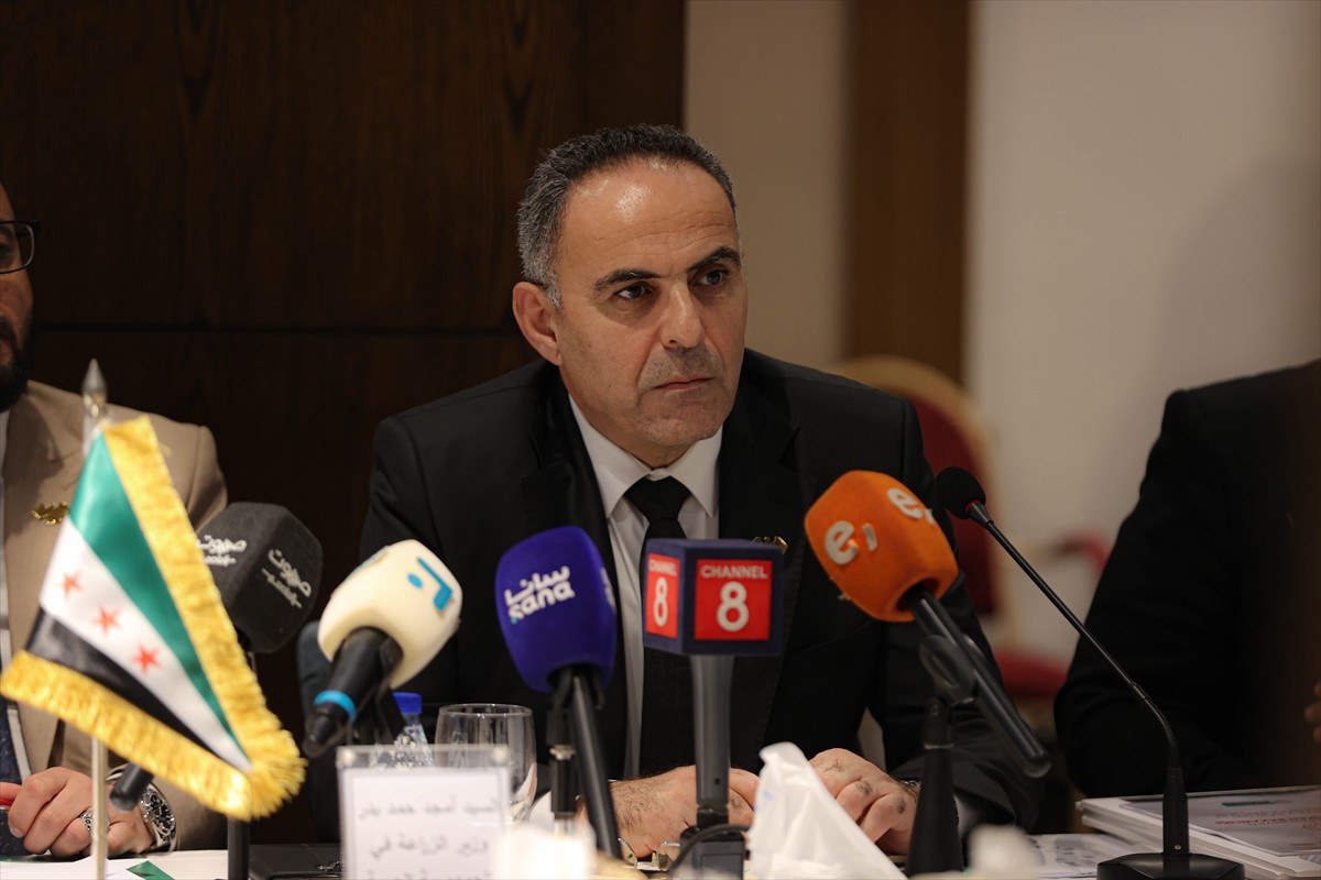 Suriye'nin başkenti Şam'da resmi temaslarda bulunan Tarım ve Orman Bakanı İbrahim Yumaklı...