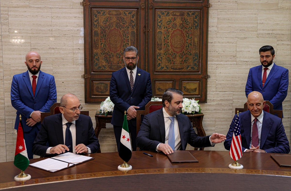 Suriye, Ürdün ve ABD, dürzi nüfusun yoğun olduğu Süveyda'da ortak yol haritasını belirledi. Suriye...