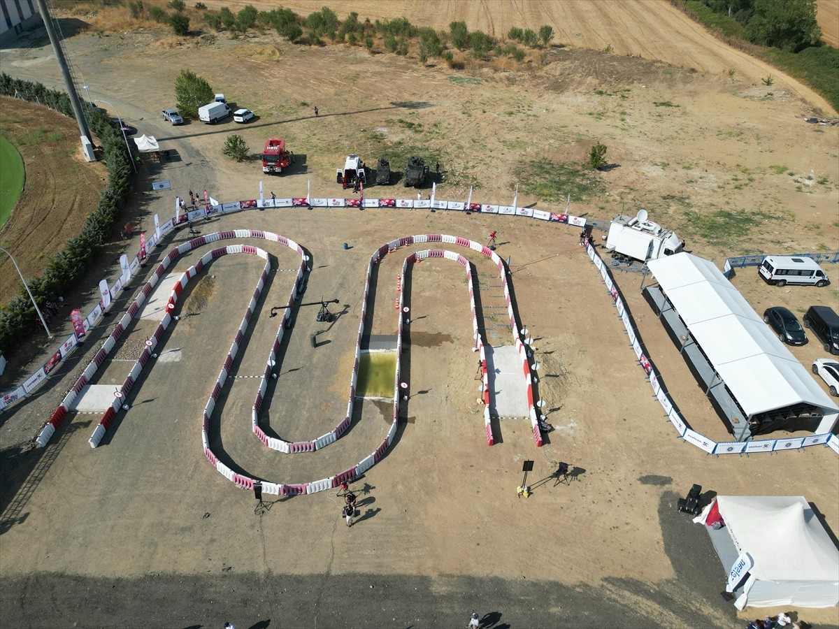 Tekirdağ'da, Tekirdağ Namık Kemal Üniversitesi (NKÜ) Stadyumu'nda TEKNOFEST İnsansız Kara Aracı...