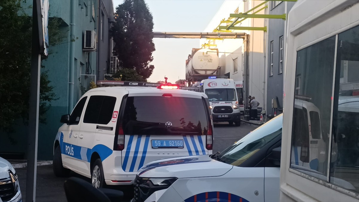 Tekirdağ'ın Kapaklı ilçesinde boya fabrikasındaki kimyasal sıvı kazanına düşen iki işçiden biri...