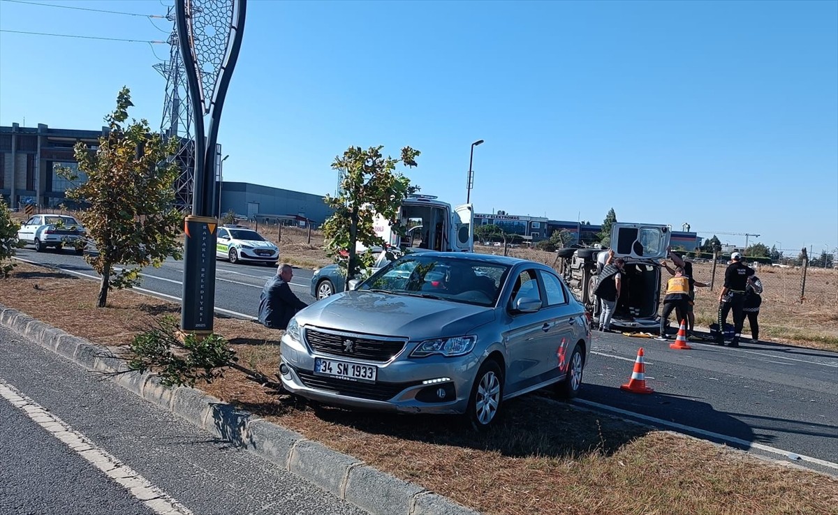 Tekirdağ'ın Kapaklı ilçesinde meydana gelen trafik kazasında 3 kişi yaralandı.