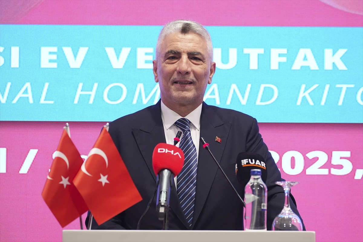 Ticaret Bakanı Ömer Bolat, Tüyap Fuar ve Kongre Merkezi'nde düzenlenen 35. Uluslararası Ev ve...