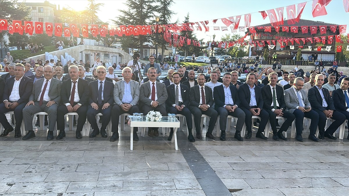 Tokat’ta 38. Ahilik Haftası Kutlama Etkinlikleri kapsamında, Hıdırlık Meydanı’nda düzenlenen Ahi...
