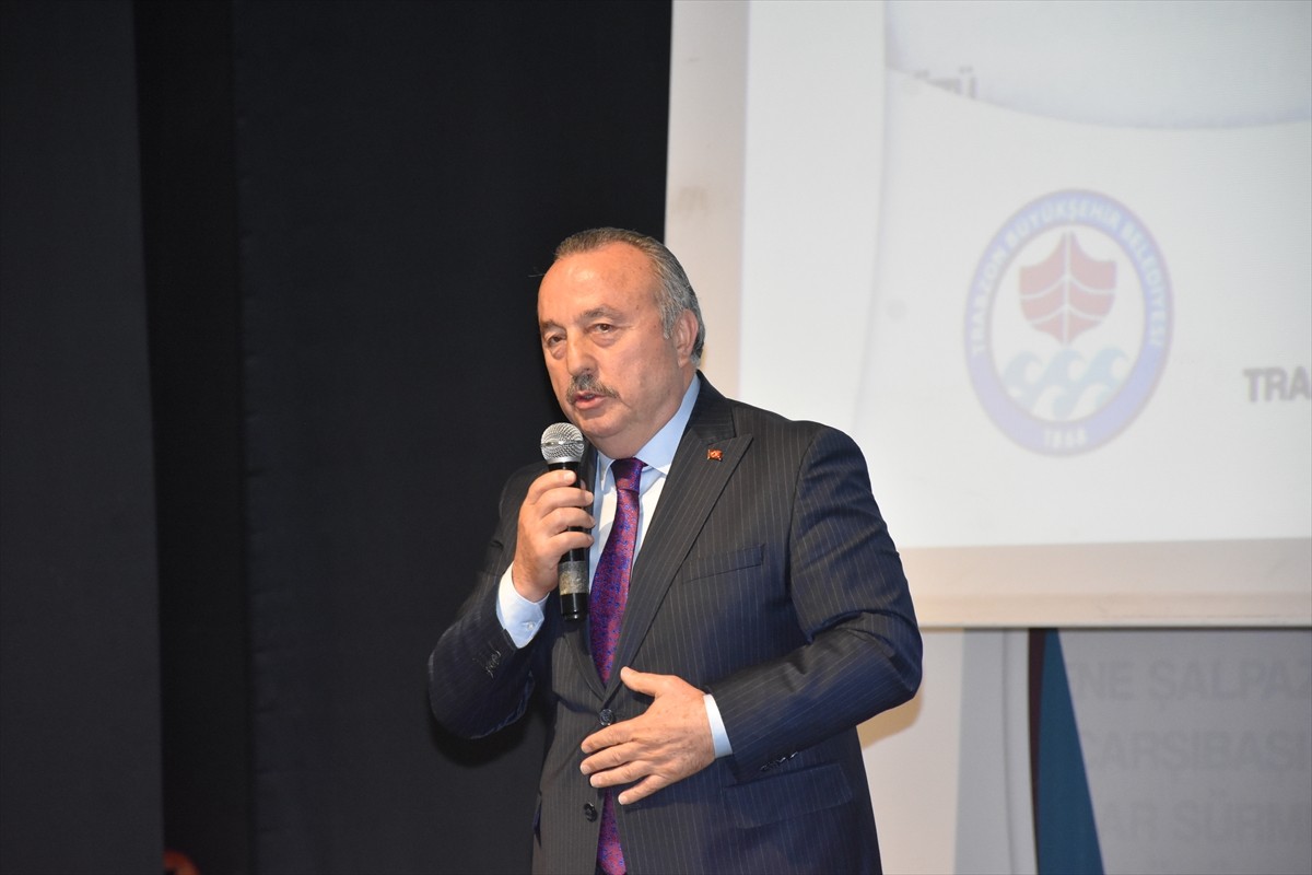 Trabzon'un ilçelerinde şehitlerin isimlerinin verildiği 18 okuldaki kütüphanenin toplu açılışı...