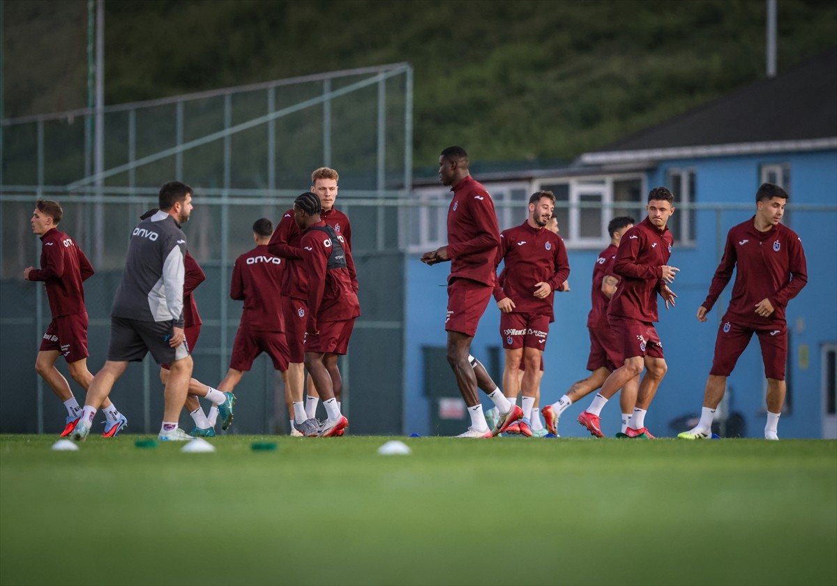 Trabzonspor, Trendyol Süper Lig'in 7. haftasında Mısırlı.com.tr Fatih Karagümrük ile deplasmanda...