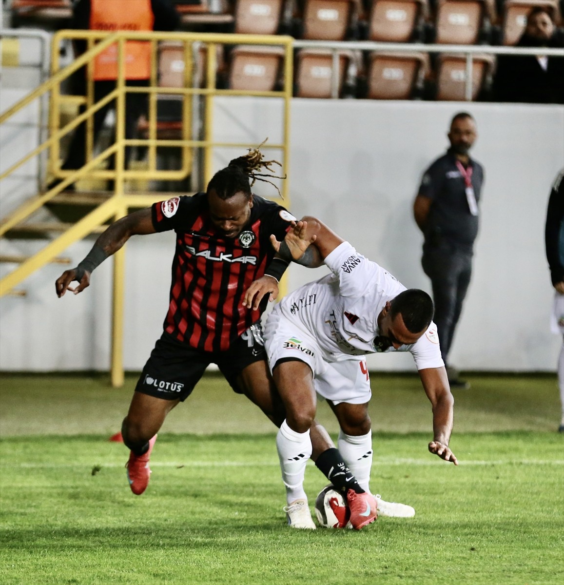 Trendyol 1. Lig'in 5. haftasında Arca Çorum FK, sahasında İmaj Altyapı Vanspor ile karşılaştı....