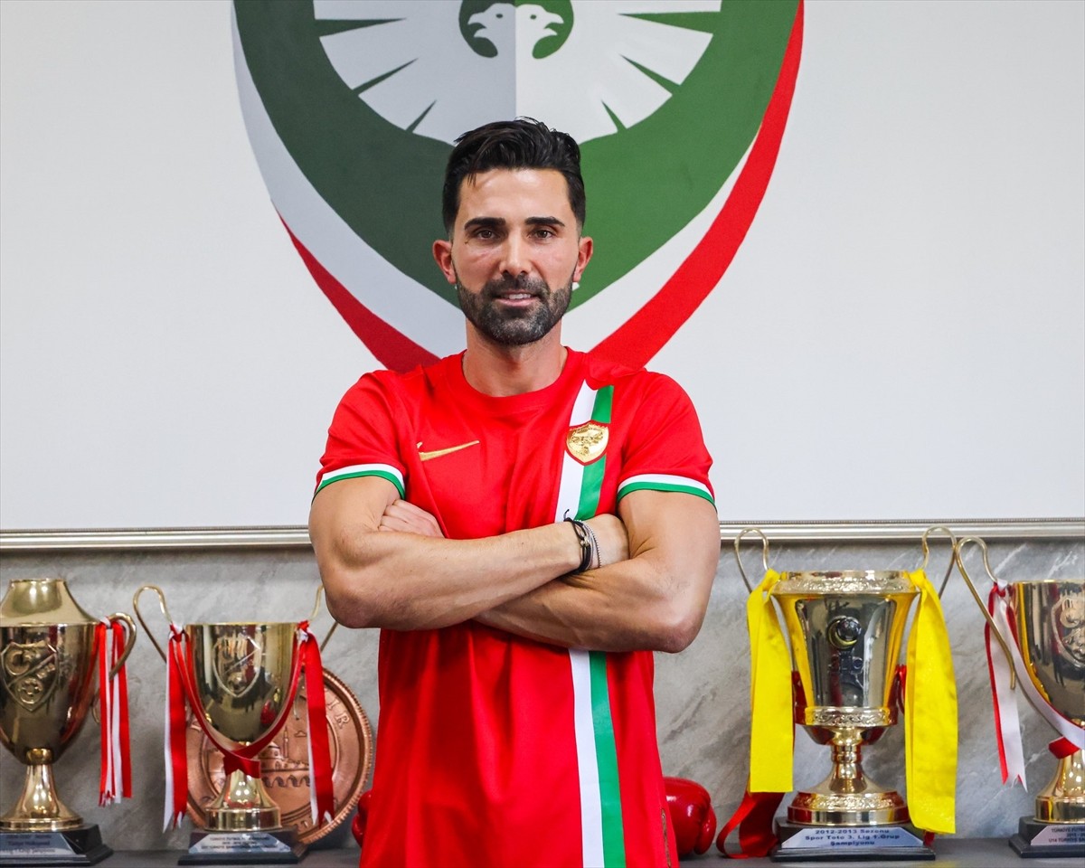 Trendyol 1. Lig ekiplerinden Amed Sportif Faaliyetler, futbolcu Hasan Ali Kaldırım (fotoğrafta)...