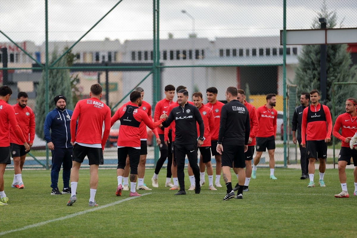 Trendyol 1. Lig ekiplerinden Arca Çorum FK, ligin 9. haftasında Çorum'da konuk edeceği Manisa FK...