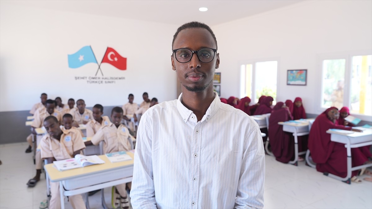 Türk İşbirliği ve Koordinasyon Ajansı Başkanlığı (TİKA), yetimhanede açtığı Türkçe sınıfı...