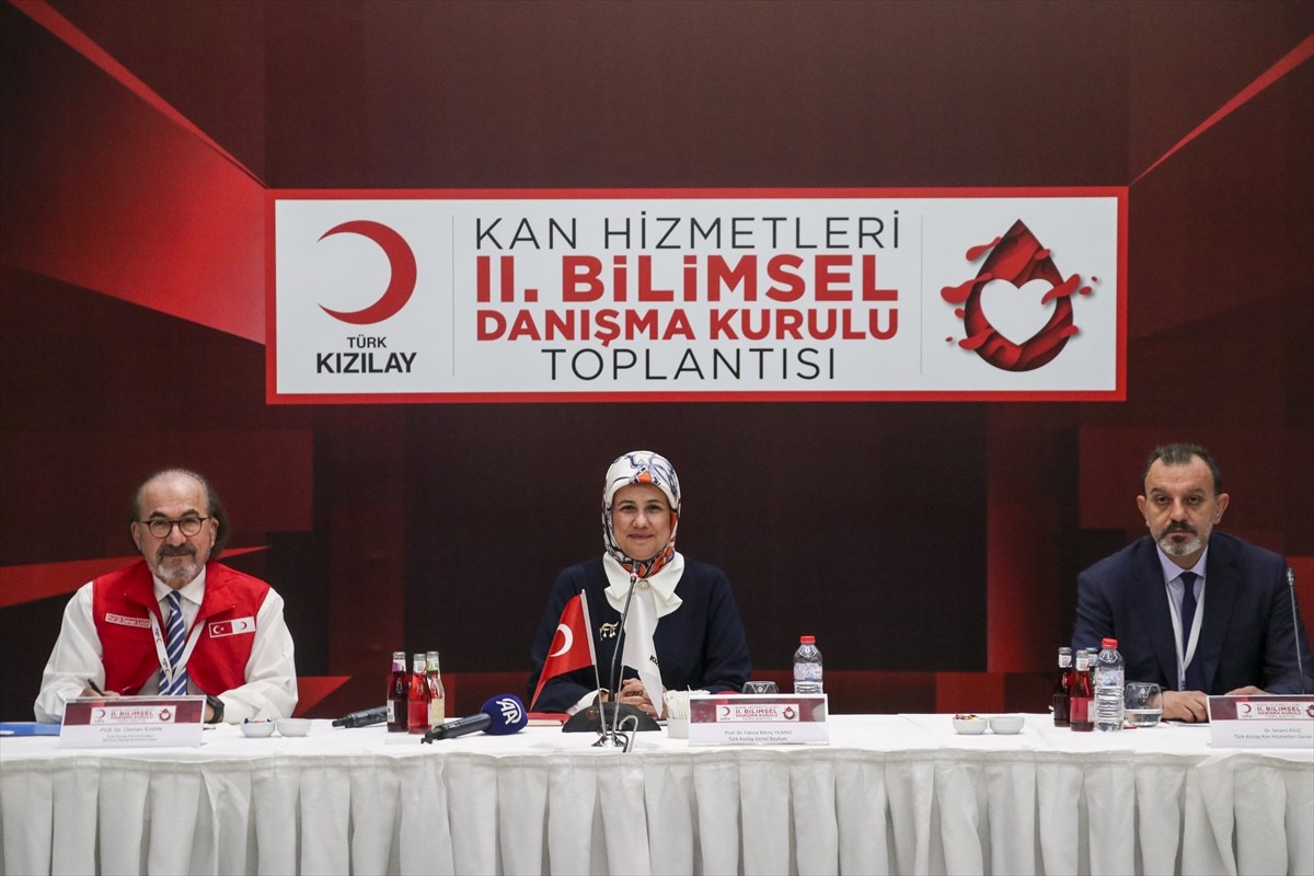Türk Kızılay, gençlerin düzenli kan bağışı çalışmalarına liderlik etmek ve gençler arasında...