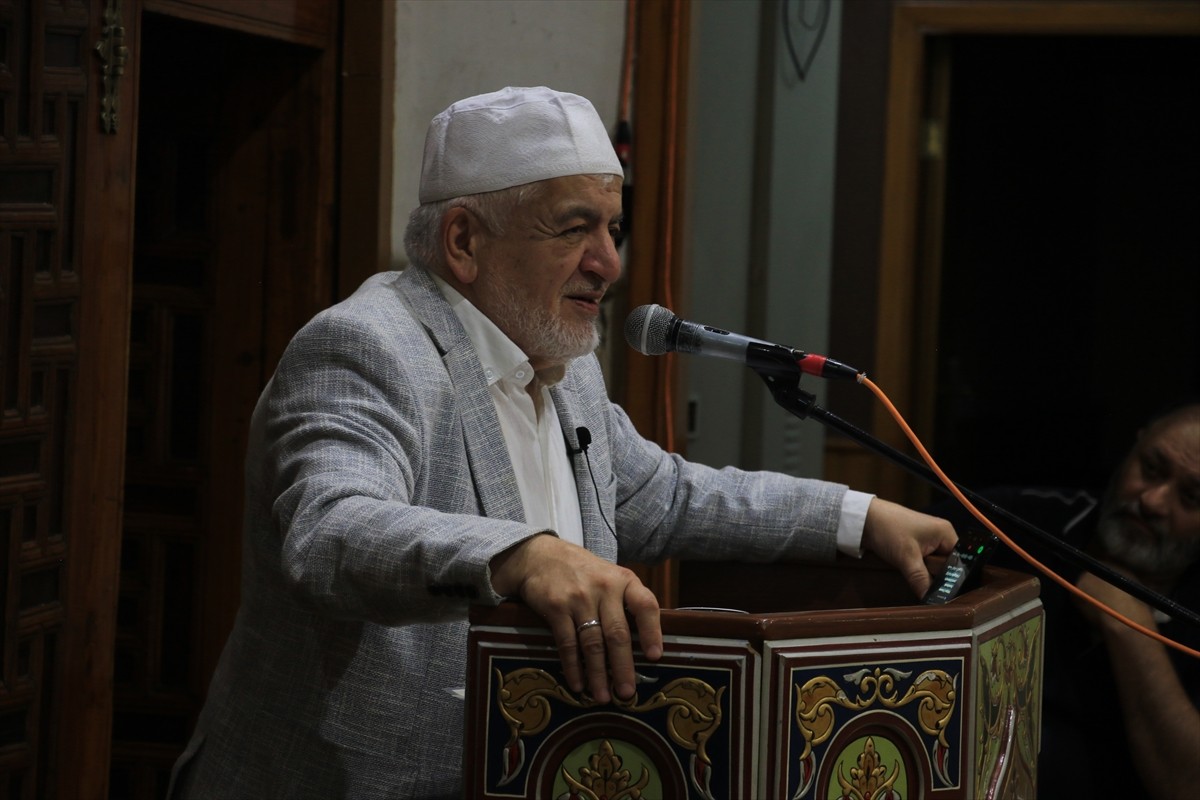 Türkiye'nin önde gelen hadis alimlerinden merhum Muhammed Emin Saraç, Suriye'nin başkenti Şam'da...