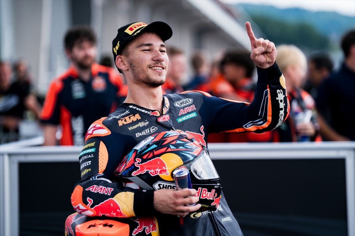 Türkiye'yi Dünya Moto2 Şampiyonası'nda temsil eden Deniz Öncü, Sakarya Akyazı'da antrenmanlara...