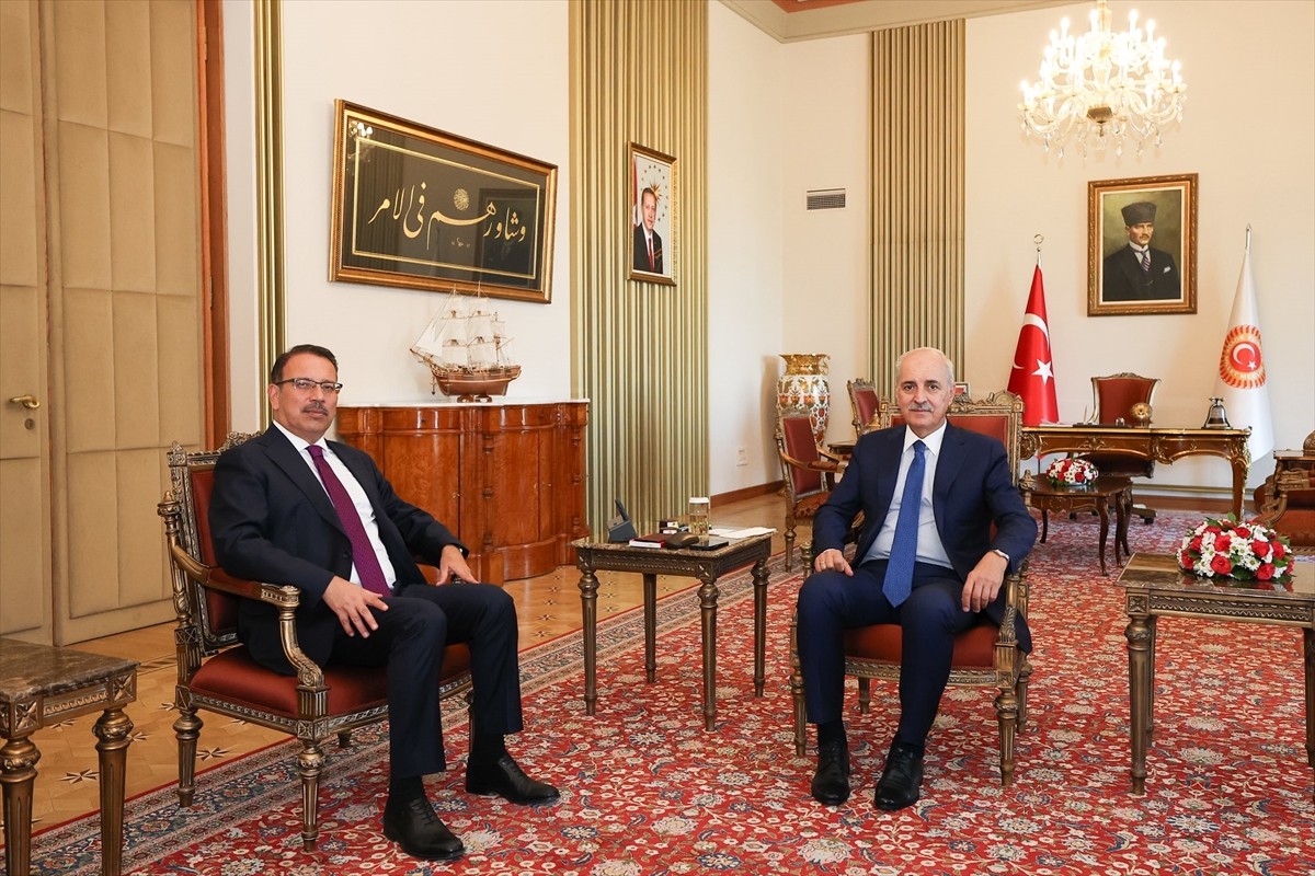 Türkiye Büyük Millet Meclisi (TBMM) Başkanı Numan Kurtulmuş (sağda), Sayıştay Başkanı Metin...