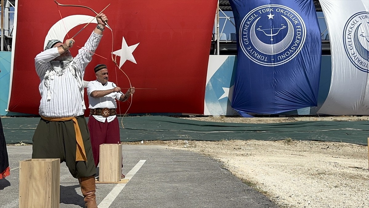Türkiye Geleneksel Türk Okçuluk Federasyonu (TGTOF) tarafından düzenlenen Celaleddin Karatay...