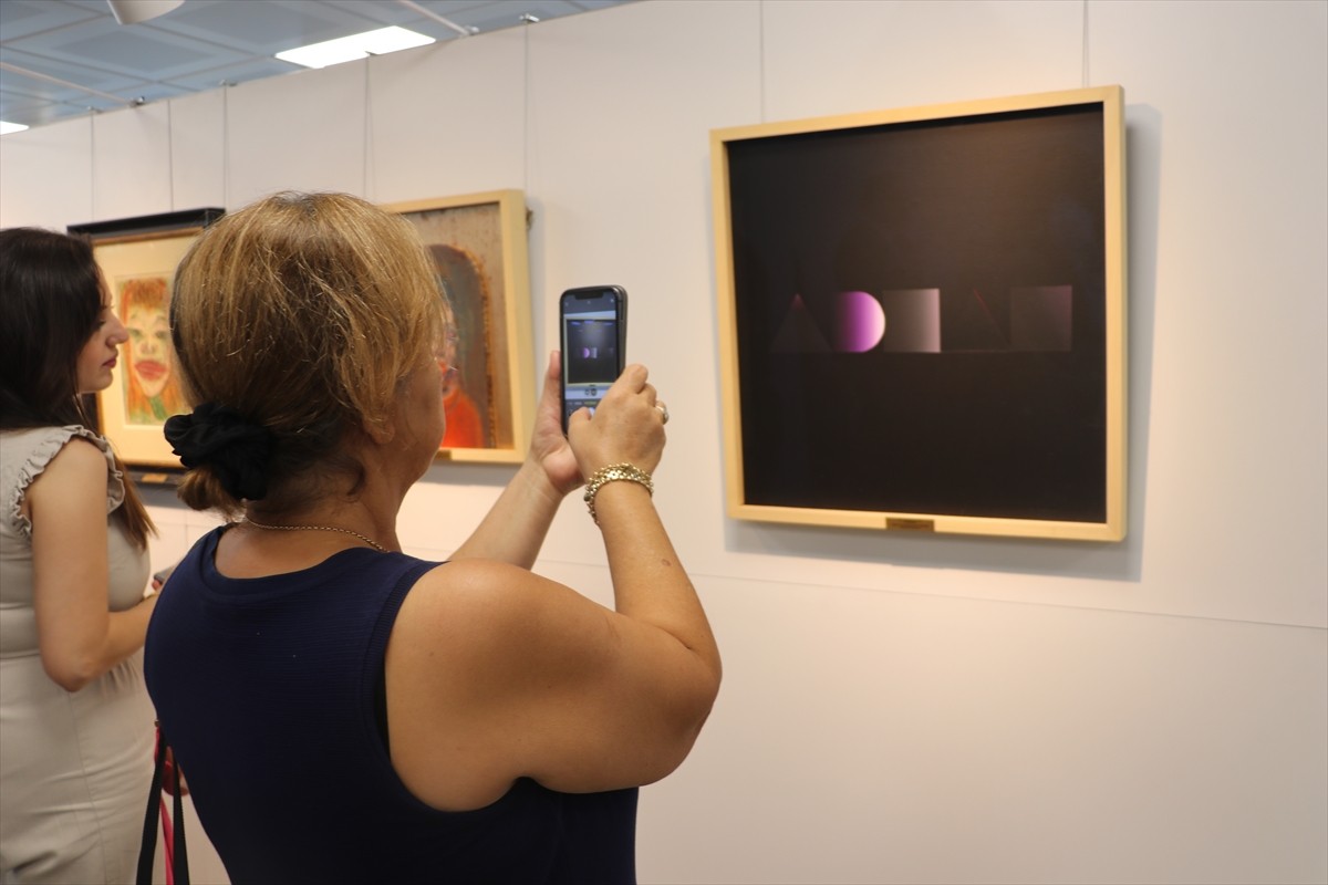 Türkiye İş Bankası Sanat Eserleri Koleksiyonundan derlenen "Herkes İçin Sanat: Anadolu Sergileri"...