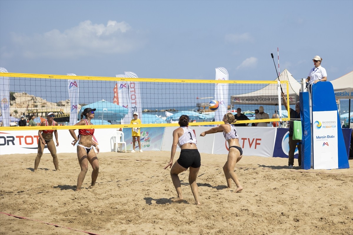 Türkiye Voleybol Federasyonu (TVF) ve Mersin Büyükşehir Belediyesi iş birliğinde organize edilen...