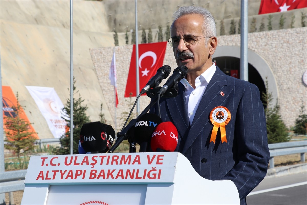 Ulaştırma ve Altyapı Bakanı Abdulkadir Uraloğlu, Amasya'da Aydınca Varyantı ve Şehit Ahmet Özsoy...
