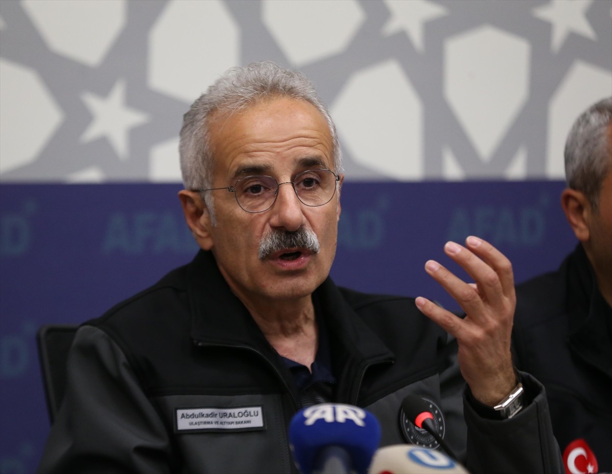 Ulaştırma ve Altyapı Bakanı Abdulkadir Uraloğlu (fotoğrafta) ile Gençlik ve Spor Bakanı Osman...