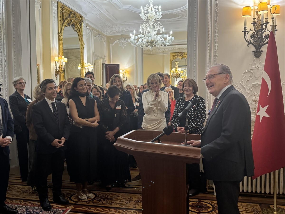 Uluslararası Kadın Forumu (IWF) Türkiye ve IWF Birleşik Krallık'ın İngiltere'de düzenlediği...