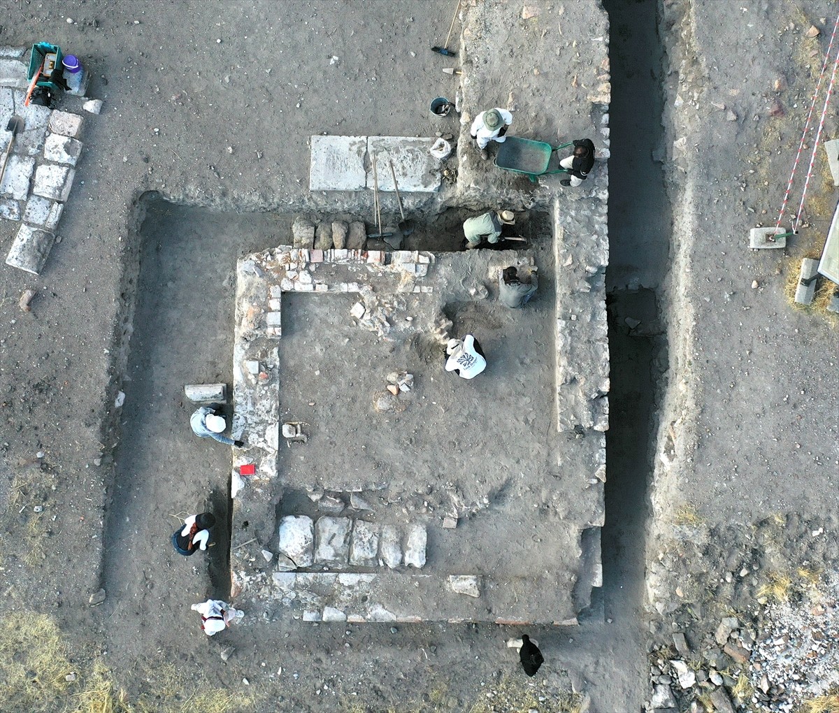 UNESCO Dünya Mirası Listesi'ndeki Ani Ören Yeri'nde taşınmaz ve taşınır nitelikteki kalıntıların...