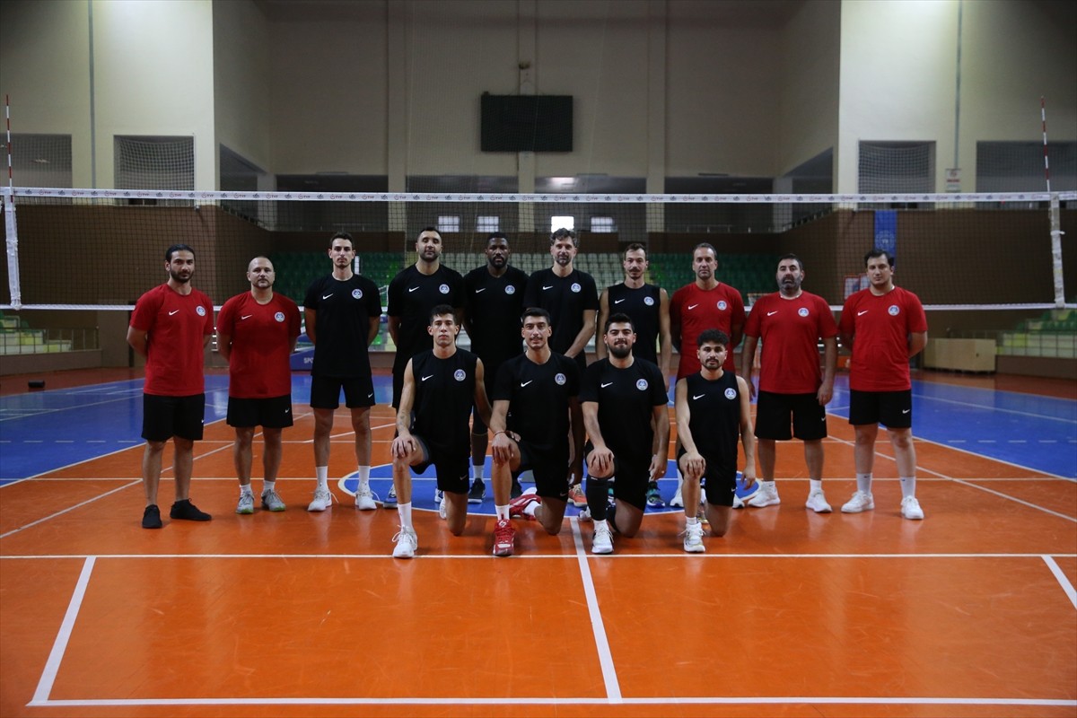Voleybolda Efeler Ligi takımlarından Ordu temsilcisi Akkuş Belediyespor, yeni sezon öncesi...
