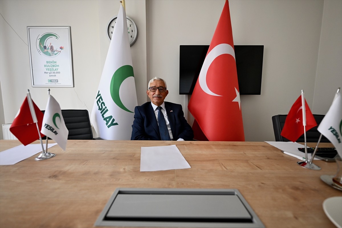 Yaklaşık 25 yıl önce öğrencilerine örnek olmak için sigarayı bırakan 74 yaşındaki İsmail Korkmaz...